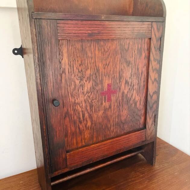 Vintage 1940s First Aid/Medicine cabinet