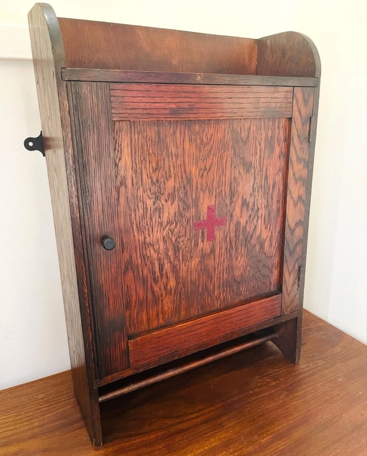 Vintage 1940s First Aid/Medicine cabinet