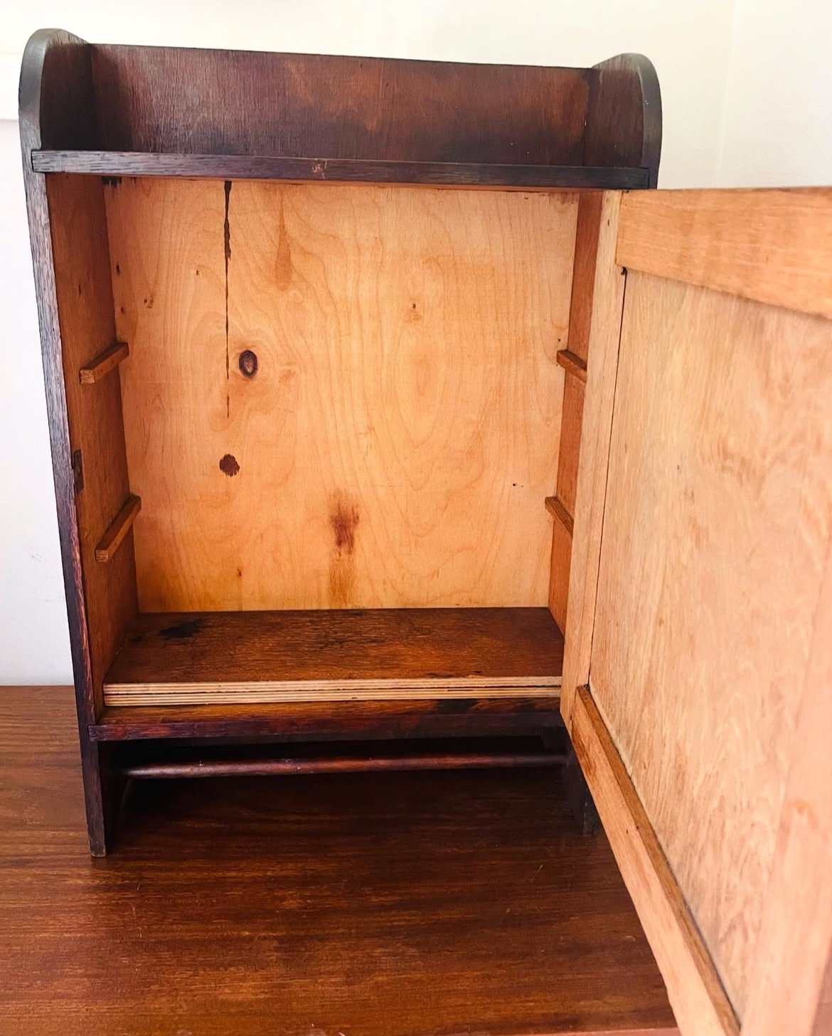 Vintage 1940s First Aid/Medicine cabinet - Image 3