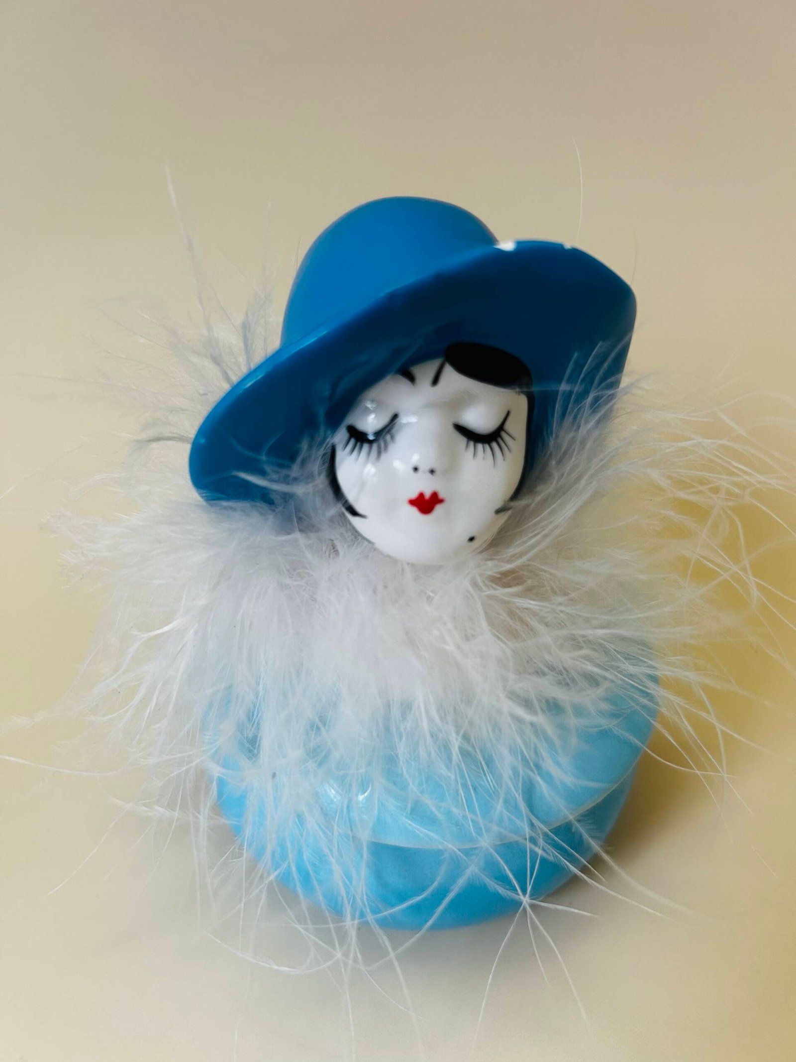 Vintage Flapper Girl Powder Puff Box. - Image 2