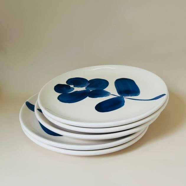 Beautiful limited-edition Swiss ceramic plate, hand-painted in Nyon in 1976.